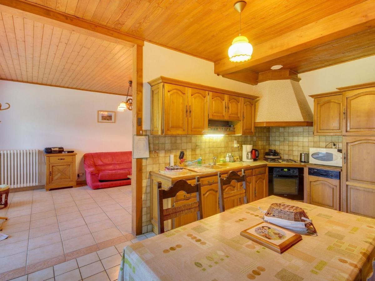 Beautiful Villa In The Parc Des Volcans D Auvergne Vic-sur-Cère Екстериор снимка