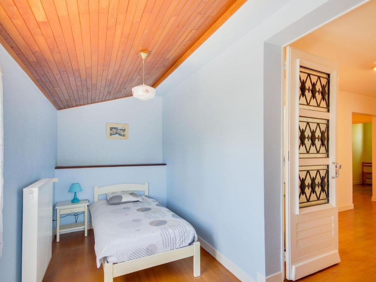 Beautiful Villa In The Parc Des Volcans D Auvergne Vic-sur-Cère Екстериор снимка