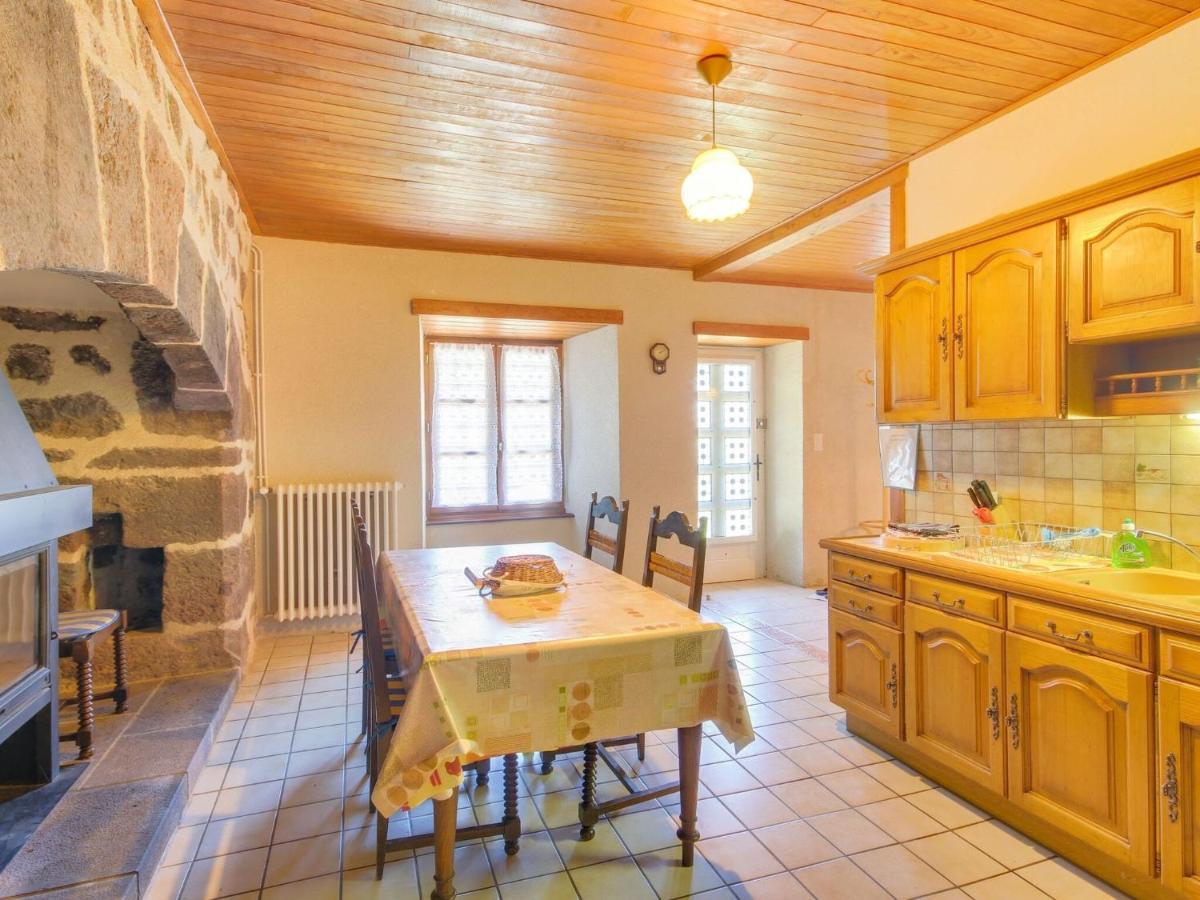 Beautiful Villa In The Parc Des Volcans D Auvergne Vic-sur-Cère Екстериор снимка