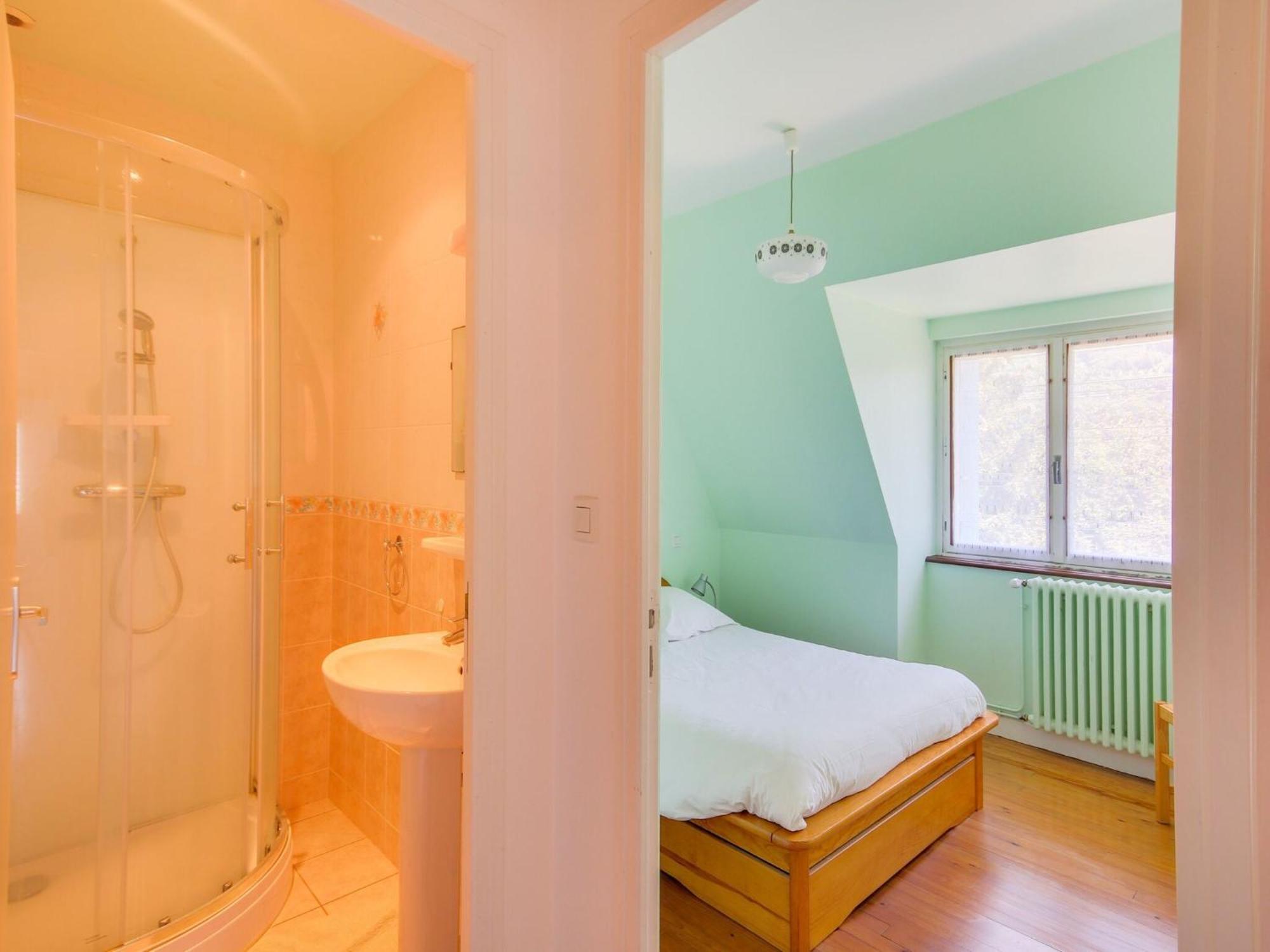 Beautiful Villa In The Parc Des Volcans D Auvergne Vic-sur-Cère Екстериор снимка