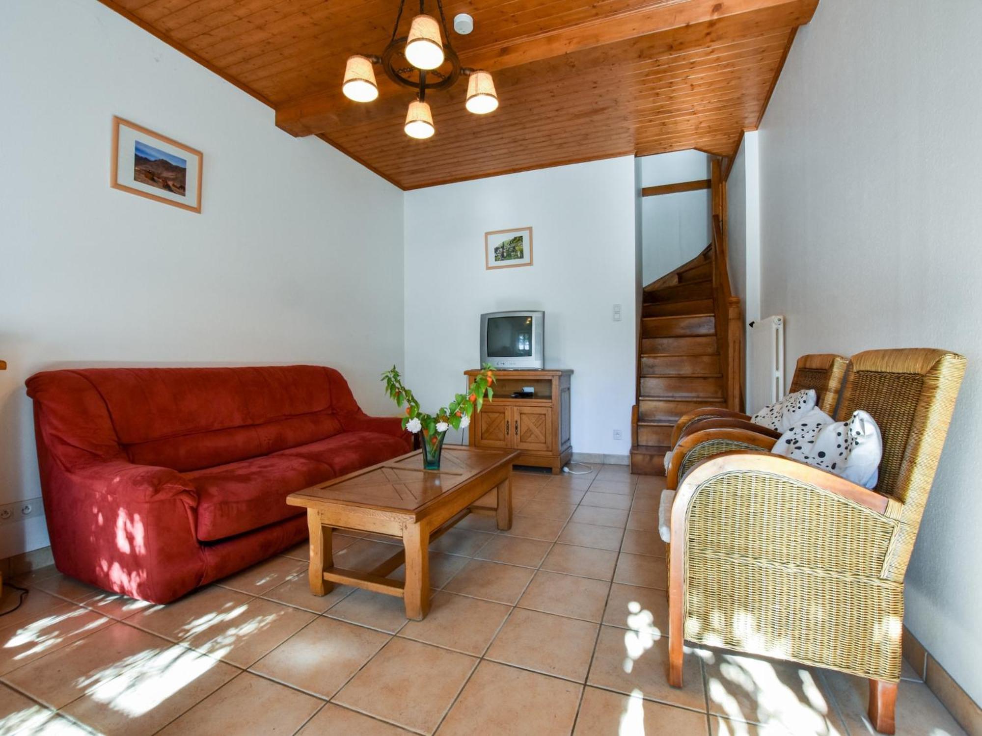 Beautiful Villa In The Parc Des Volcans D Auvergne Vic-sur-Cère Екстериор снимка